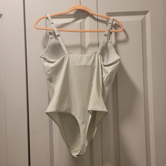 SKIMS Fits Everybody Lace Push-up Bodysuit - Picture 2 of 4